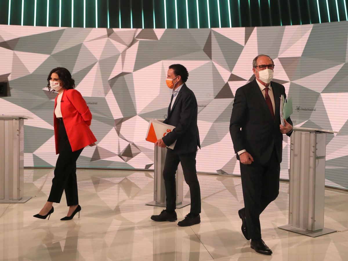 Foto: Isabel Díaz Ayuso, Edmundo Bal y Ángel Gabilondo, tras el debate electoral. (EFE)