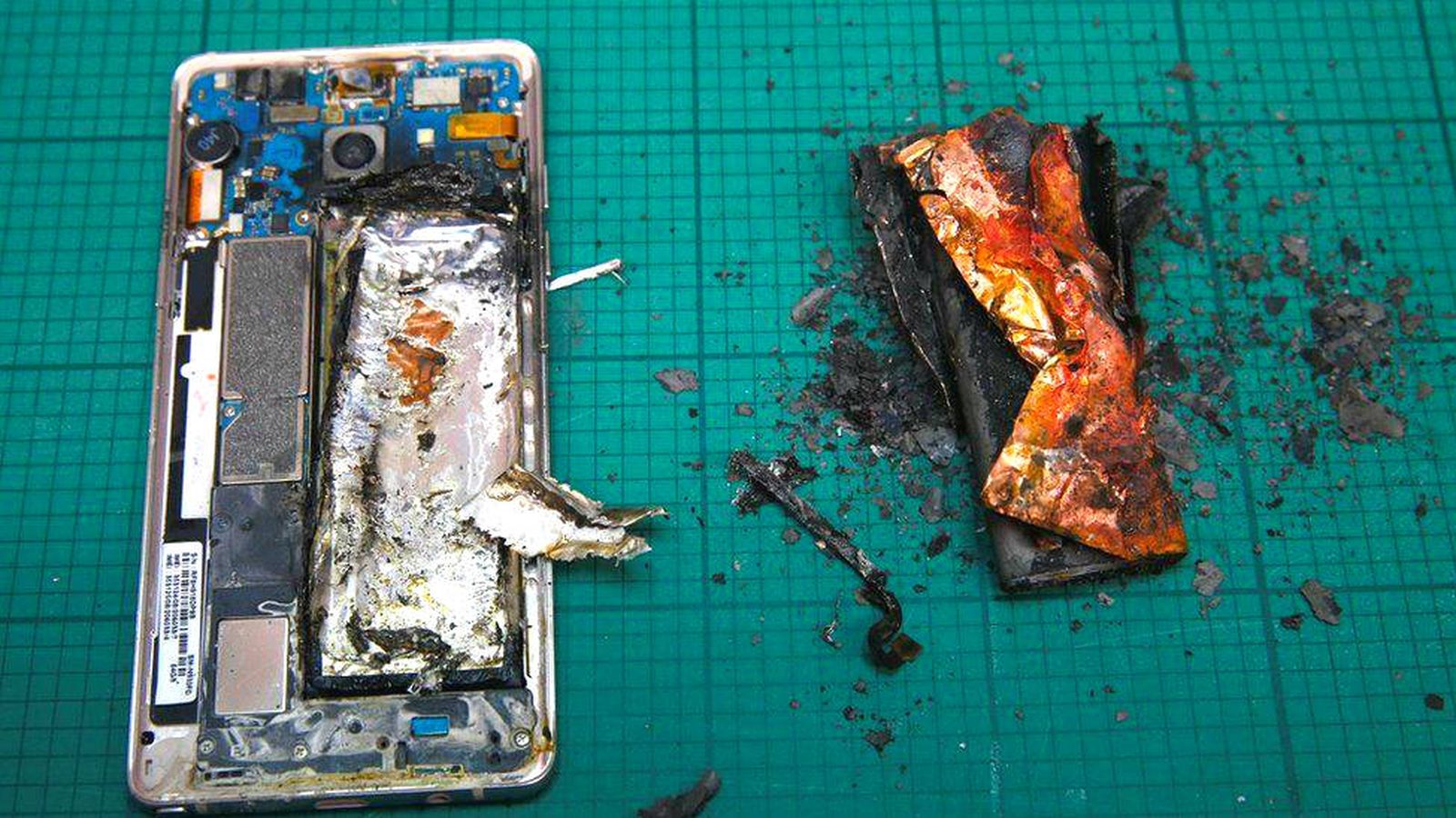Foto: Un Galaxy Note 7 incendiado durante una prueba en un laboratorio. (Foto: Reuters)