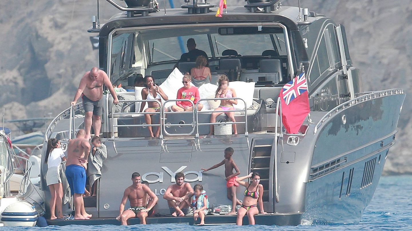 La familia de Cristiano Ronaldo durante las vacaciones de este año. (Gtres)