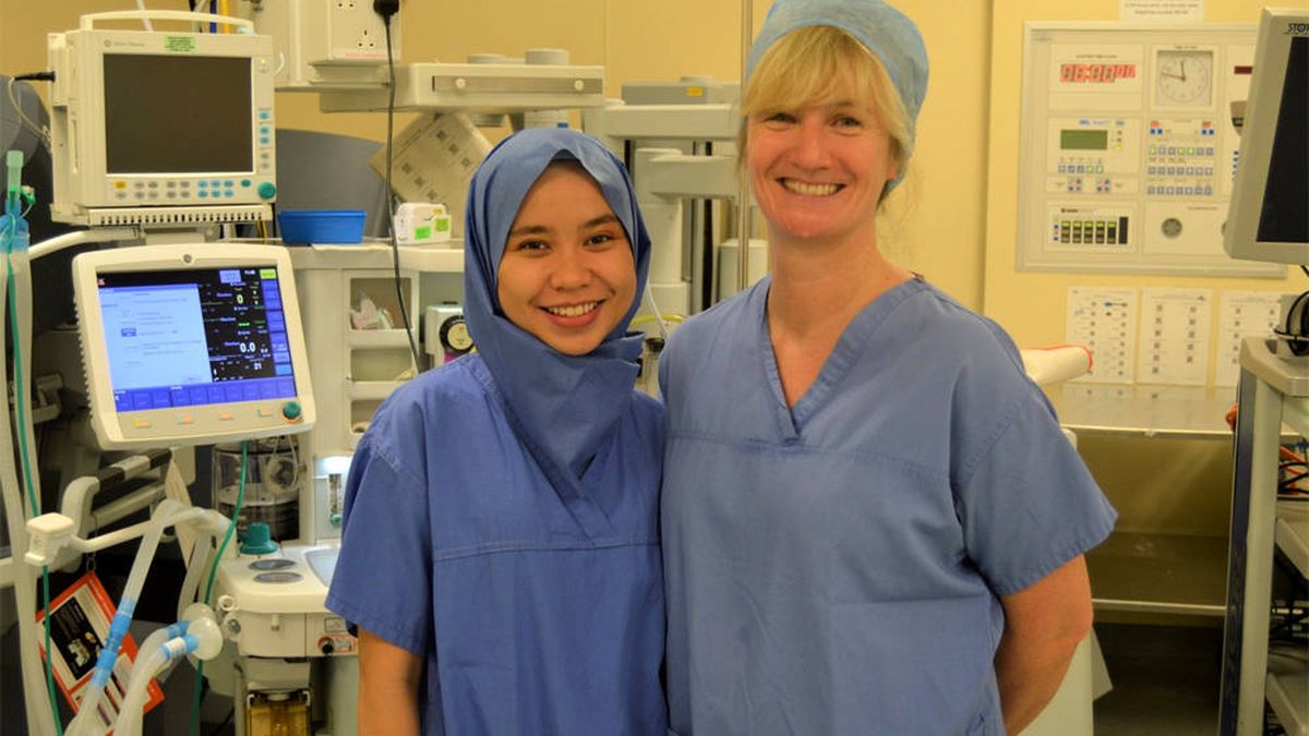 Un hospital inglés proporciona hijabs de usar y tirar a sus empleadas musulmanas