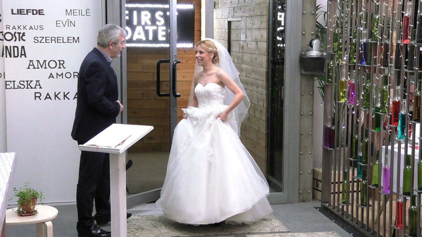 Natalia acudió vestida de novia a 'First Dates'.