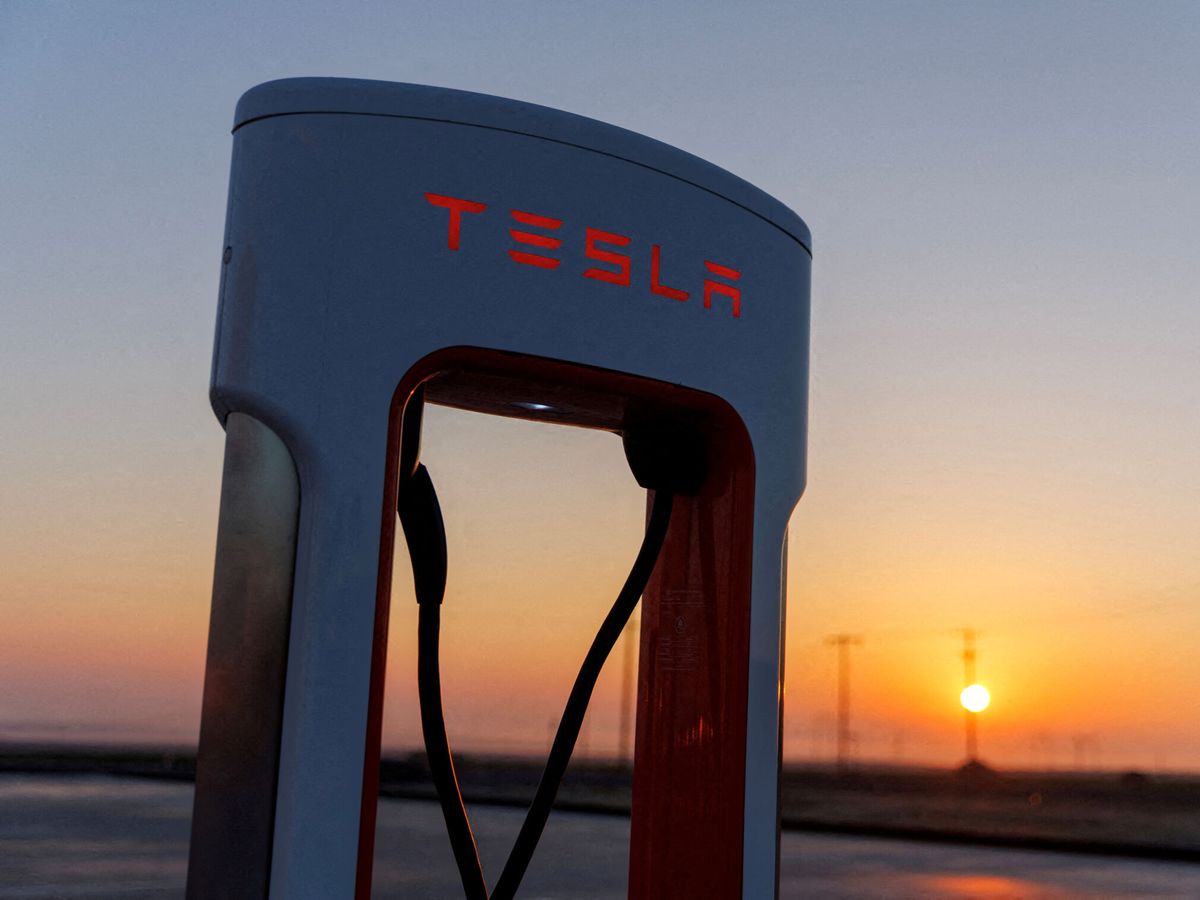 Foto: El supercargador de Tesla, uno de los productos estrella de la marca (Reuters/Mike Blake)