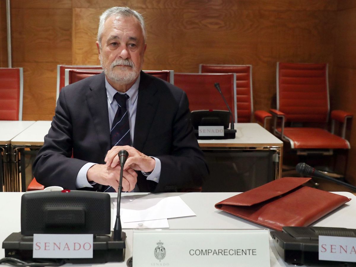 Foto: José Antonio Griñán, durante su comparecencia ante la Comisión de Financiación de los Partidos Políticos. (EFE/Zipi)