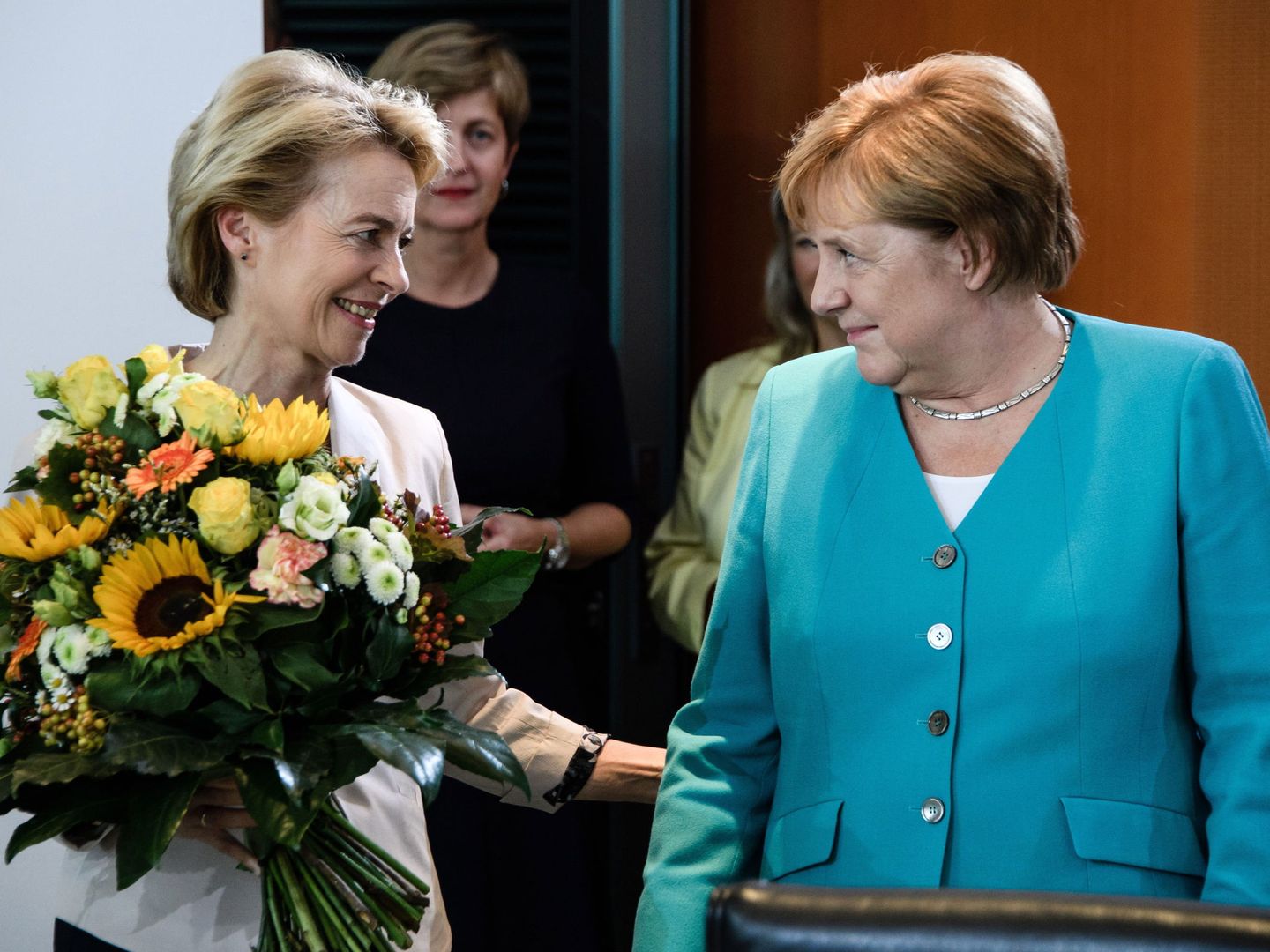 Von der Leyen junto a la canciller alemana, Angela Merkel. (EFE)