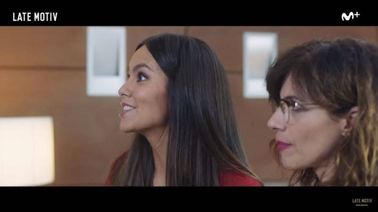 Fotograma del trailer de Pedroche y Maribel Verdú en 'Sin rodeos'.