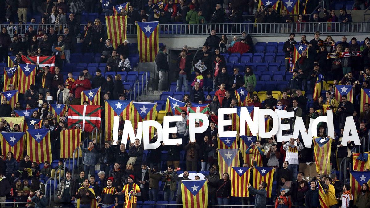 Cataluña cae ante Euskadi el día que Piqué cantó el himno y se les comparó con Franco