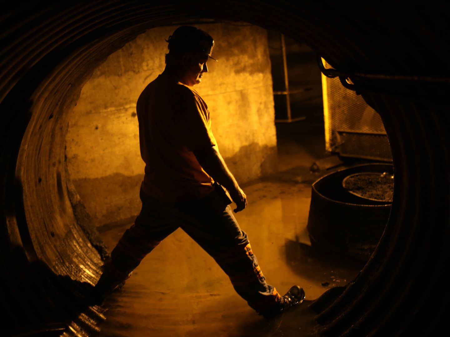 Un minero, Mike Hawks, de 53 años, en una mina de carbón en Gilbert, Virginia Occidental. (Reuters)