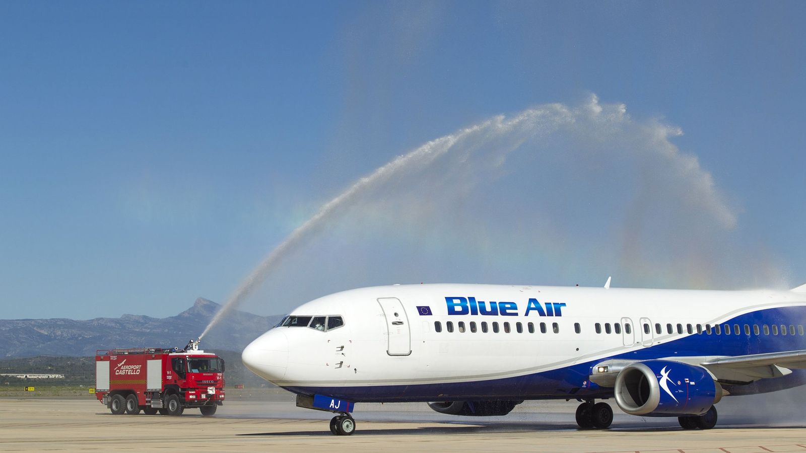 Foto: Bautizo del vuelo inaugural de la rumana Blue Air en el Aeropuerto de Castellón en junio. (EFE)