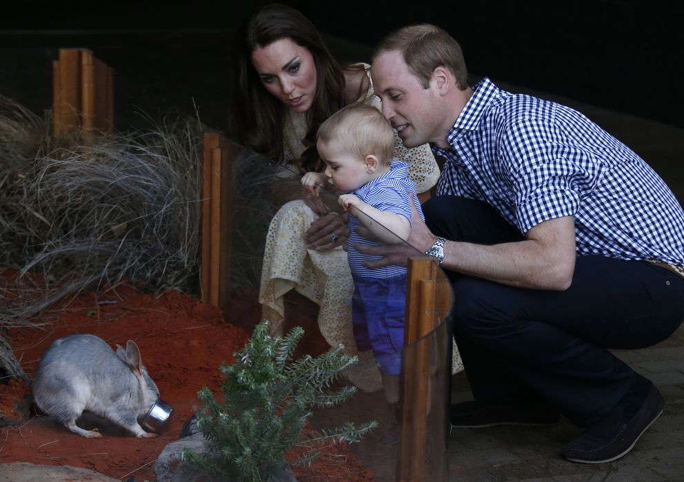 Foto: Los duques de Cambridge junto a su hijo el pasado mes de abril durante su gira por Australia (Gtres)