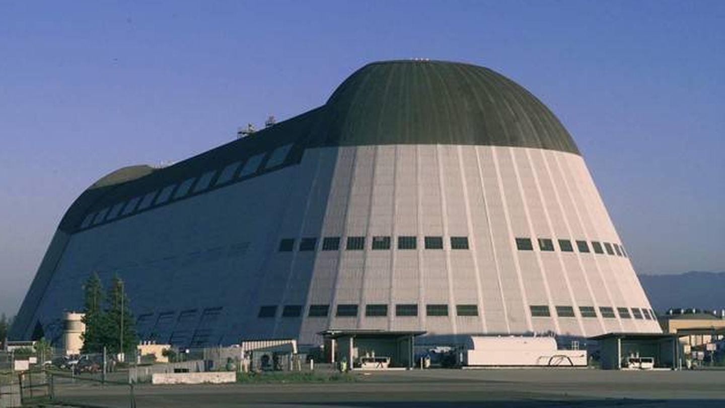 LTA está construyendo sus aeronaves secretas en el Hangar 2 del centro de investigación Ames de la NASA, en Moffett Federal Airfield, Silicon Valley, California.