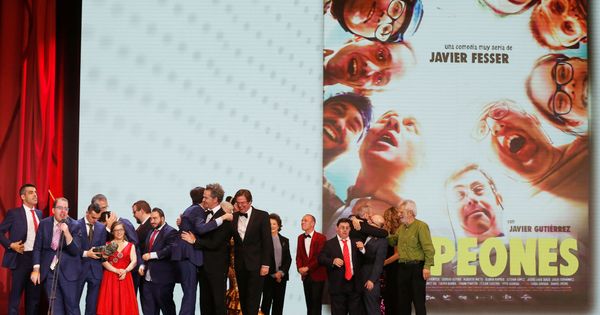 Foto: El equipo de 'Campeones' que ha ganado el Goya a 'Mejor Película'. (Reuters)