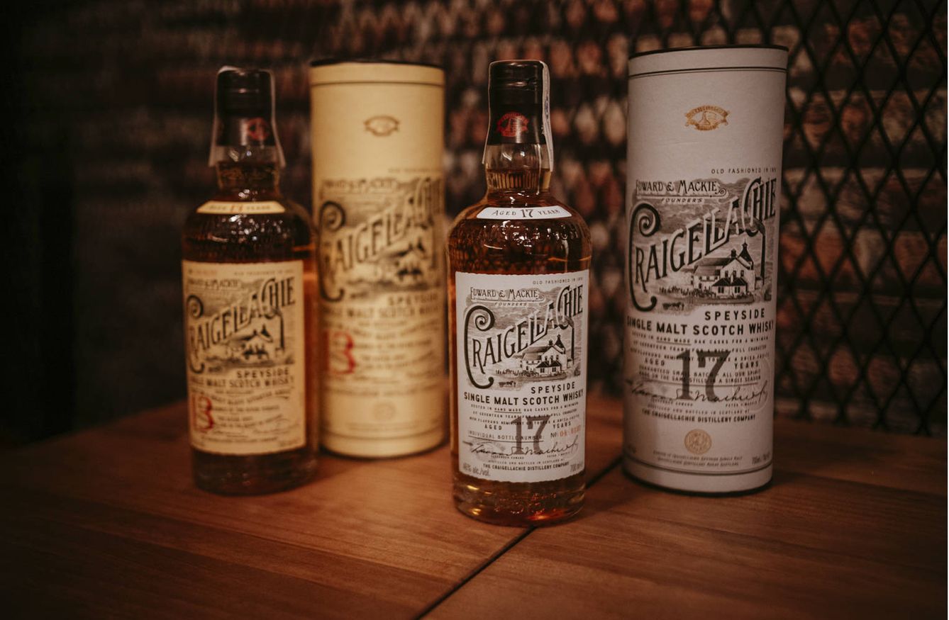 Su nueva variedad, con un potente sabor arraigado en el tratamiento del aciete de cebada, refleja el legado del fino whisky escocés.