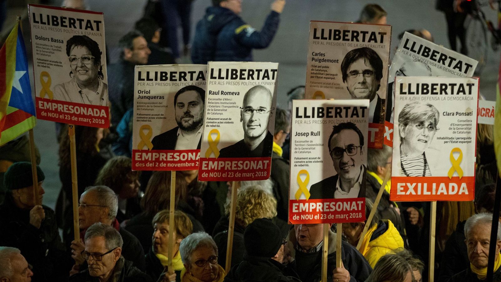 Foto: Concentración en apoyo a los presos independentistas en Barcelona. (EFE)