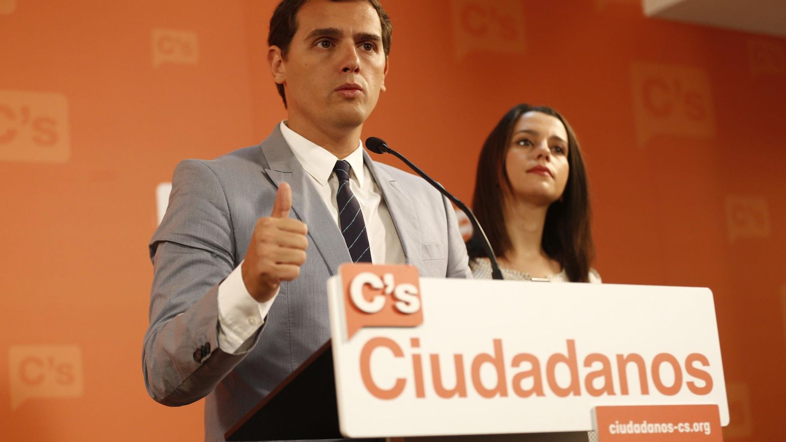 Foto: El líder de Ciudadanos, Albert Rivera, y la candidata de su partido a la Generalitat, Inés Arrimadas (Efe)