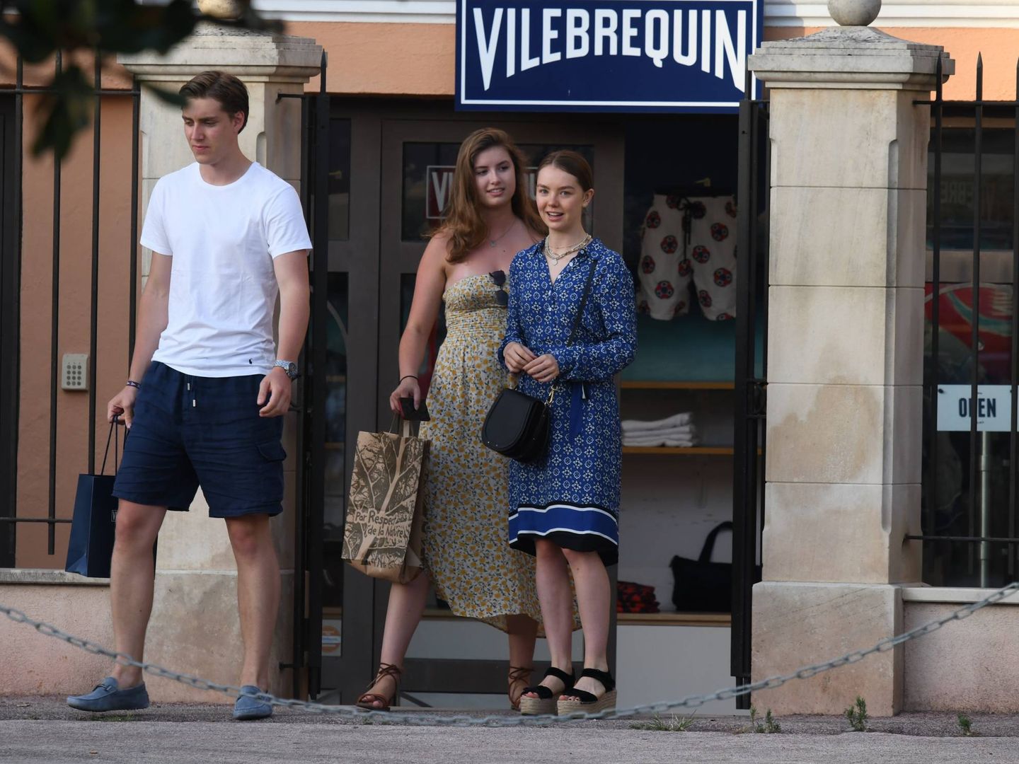 La Princesa Alexandra de Hanover junto a su novio de compras en St Tropez (Cordon Press)
