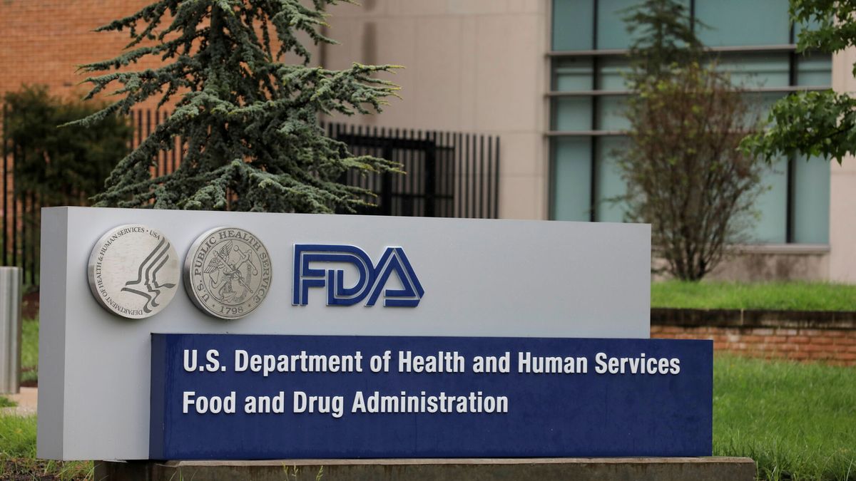 Dos trabajadores de la FDA abandonarán la agencia reguladora en los próximos meses 