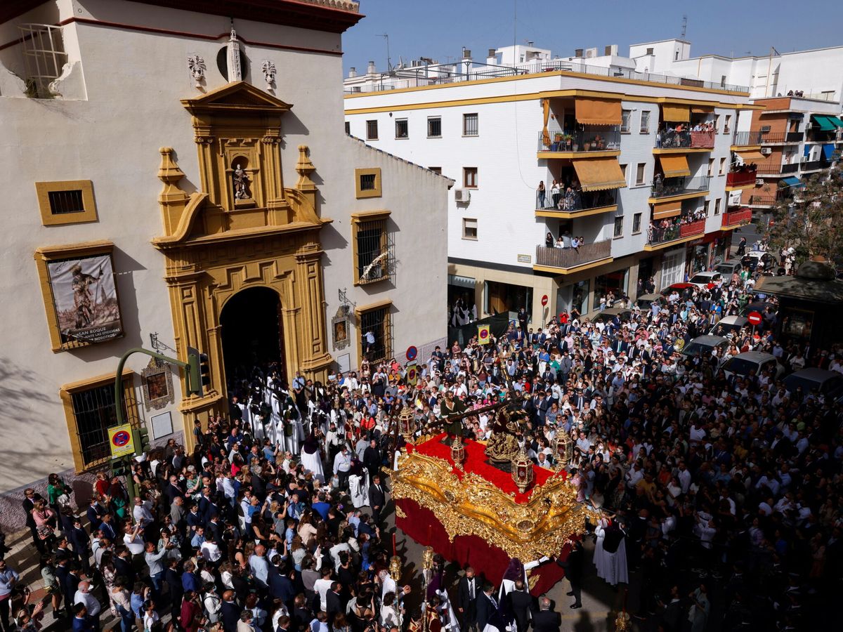 Foto: Semana Santa en Sevilla. (Reuters/Marcelo del Pozo)