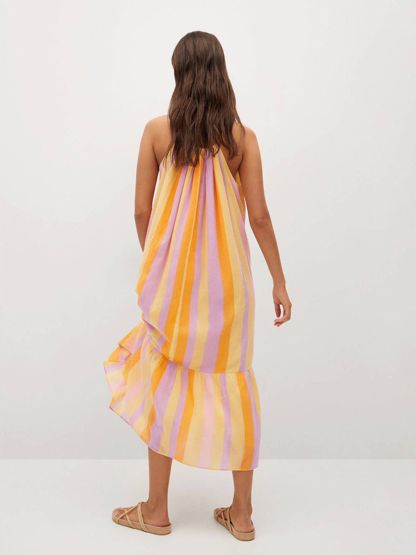 El vestido multicolor que arrasa en ventas de Mango. (Cortesía)