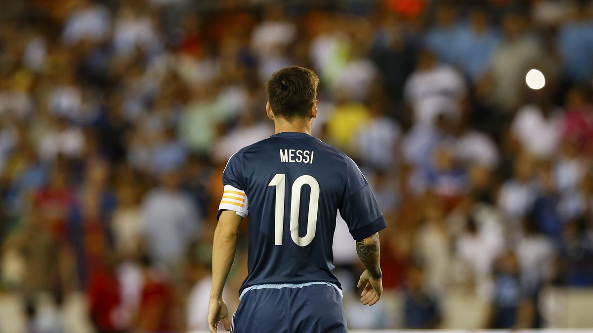 El dilema de Messi: volver antes para ayudar a Argentina o esperar al Clásico