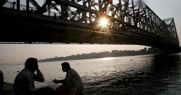 Foto: El Puente de Huwrah, en Calcuta, donde se llevó a cabo el truco (EFE/Piyal Adhikary)