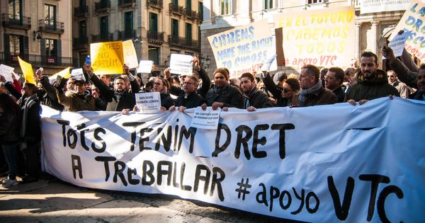 Foto: Manifestación de conductores de VTC el pasado 25 de enero en Barcelona contra las medidas en torno al sector del taxi. (Carmen Castellón)