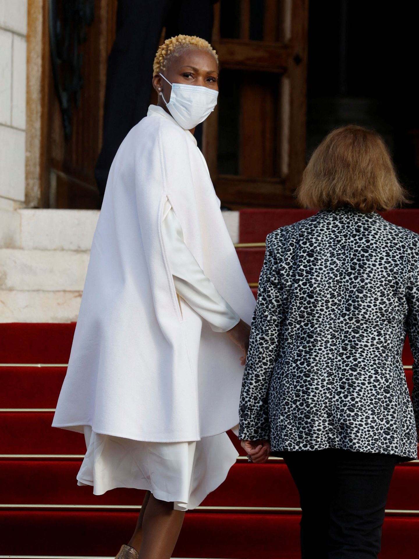 Nicole Coste, entrando en la catedral de Mónaco. (Reuters/Eric Gaillard)