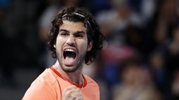 Alcaraz supera una crisis y resiste frente a Michelsen antes de salir a volar en su debut en el torneo de Tokio
