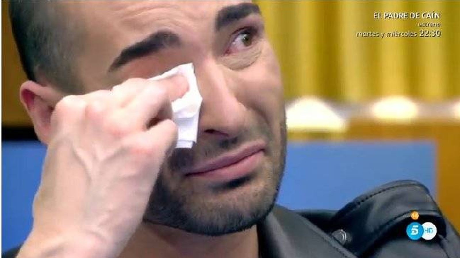 Foto: Miguel llorando por su trauma con la Navidad