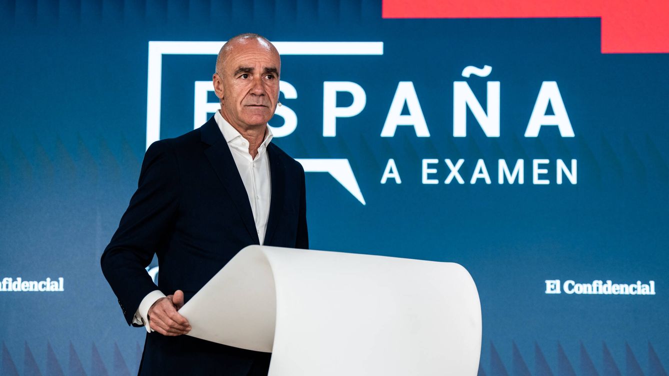 Foto: El alcalde de Sevilla, Antonio Muñoz, durante su intervención en el foro 'España a examen' organizado por El Confidencial. (Jon Imanol Reino)