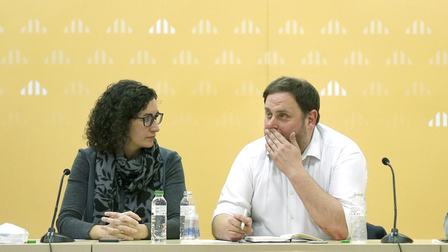 El presidente de ERC, Oriol Junqueras junto a la secretaria general del partido, Marta Rovira. (EFE)