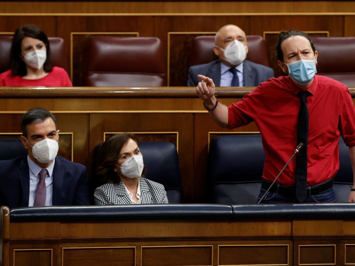 Foto: El todavía vicepresidente segundo, Pablo Iglesias (d), durante el pleno del Congreso junto al presidente, Pedro Sánchez, y la vicepresidenta primera, Carmen Calvo. (EFE)