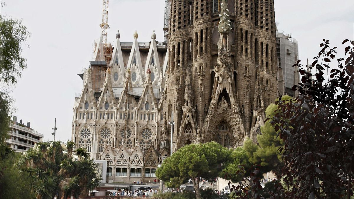 ¿Por qué los turistas prefieren ir de compras a Barcelona antes que a Madrid?