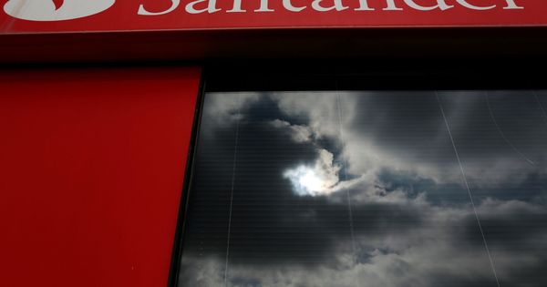 Foto: Banco Santander ha encargado a Credit Suisse la venta de 5.000 millones.