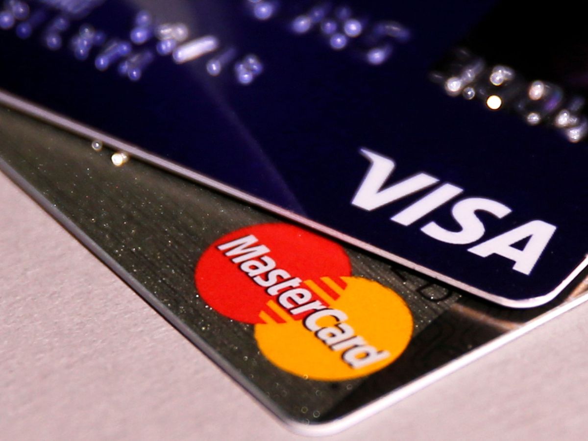 Foto: Tarjetas de Visa y Mastercard. (Reuters)