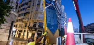 Post de Valencia retira el monolito en homenaje al 15-M de la plaza del Ayuntamiento