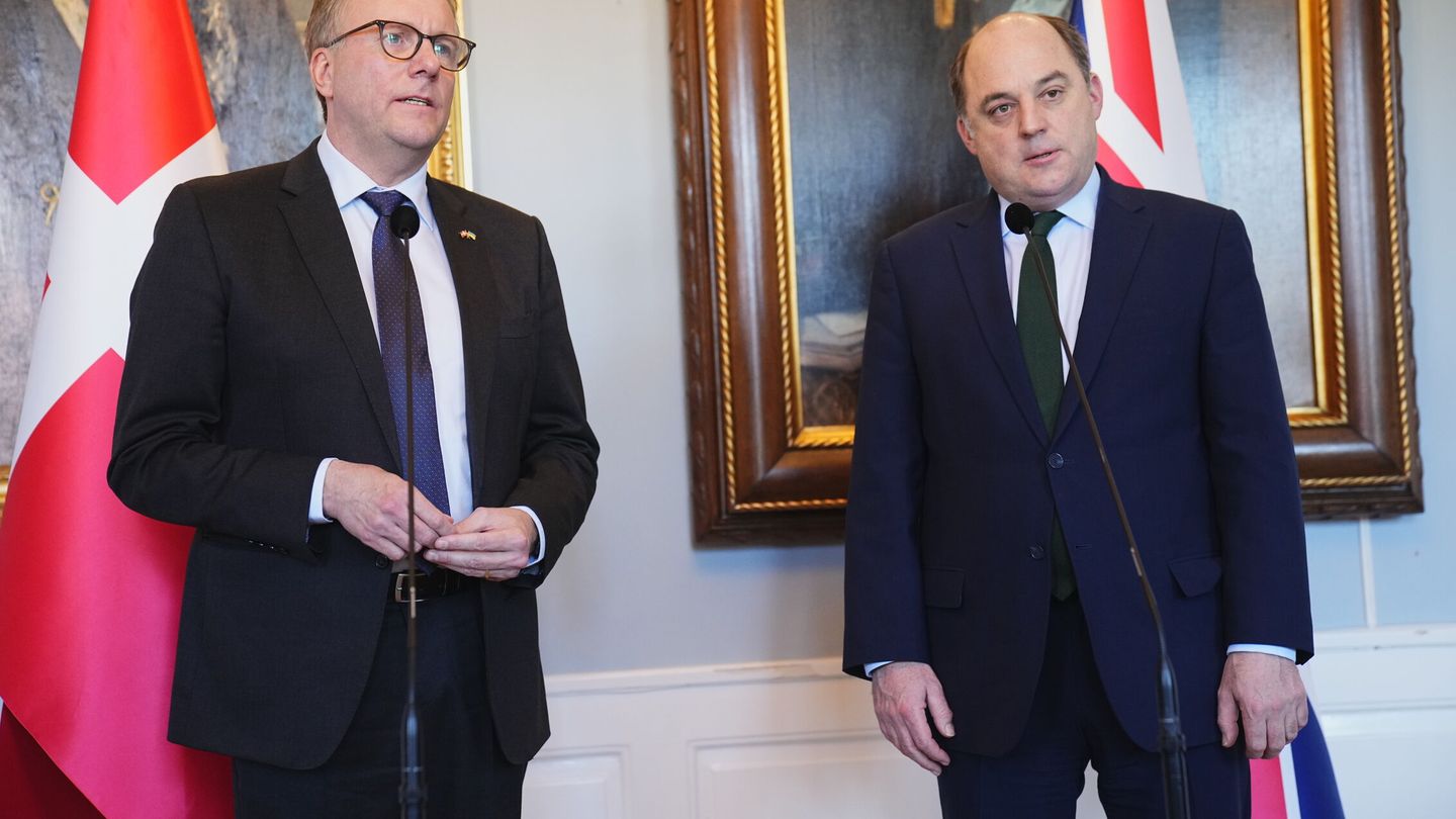 Los ministros de Defensa Morten Boedskov (Din.) y Ben Wallace (RU), hoy. (EFE/ Martin Sylvest)