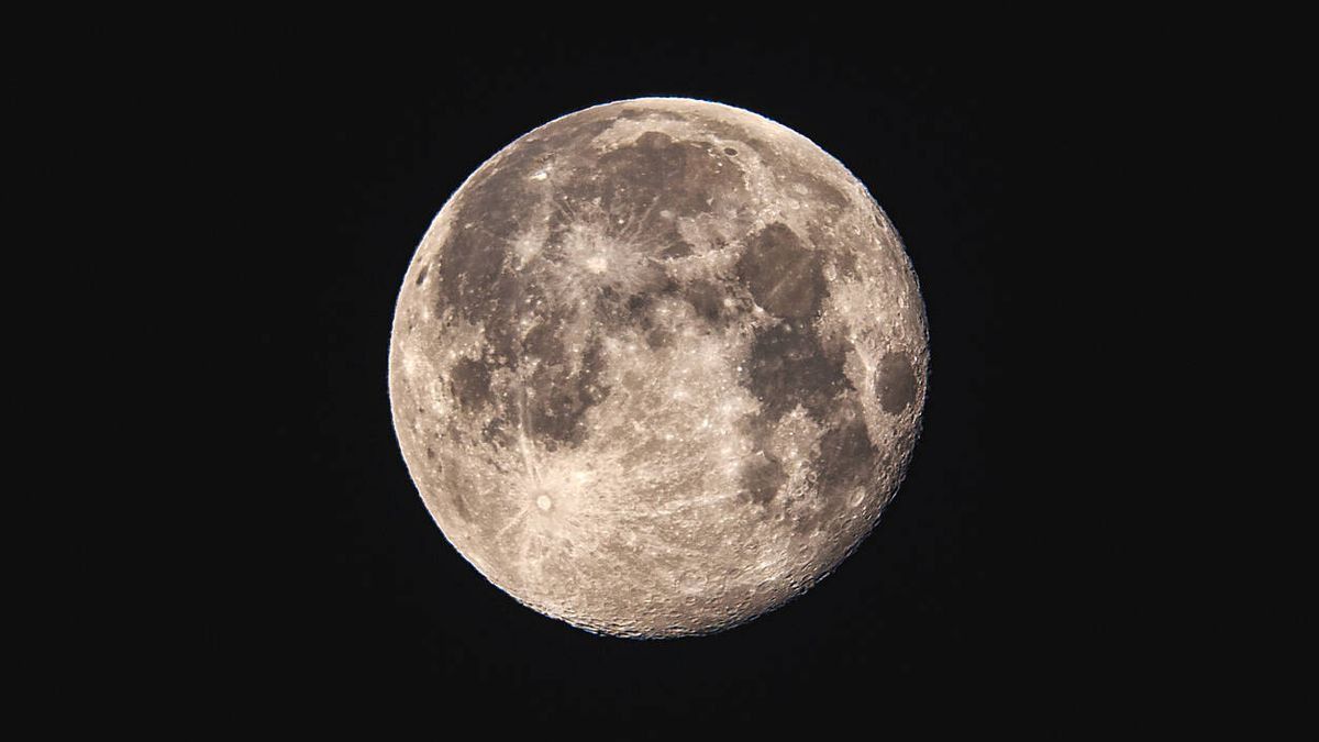 Cinco cosas que debes hacer con la luna llena de Esturión (y tres que evitar)