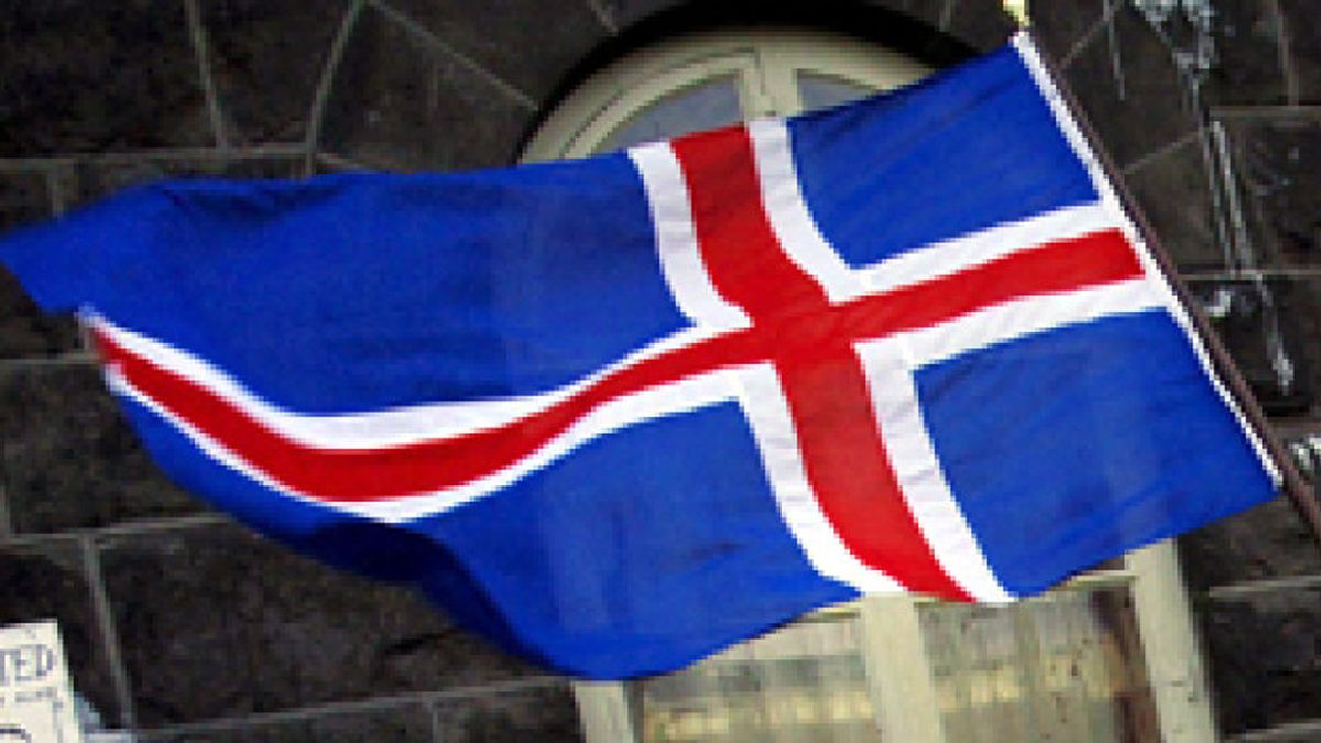 Islandia, al borde de 'bono basura', según Moody's