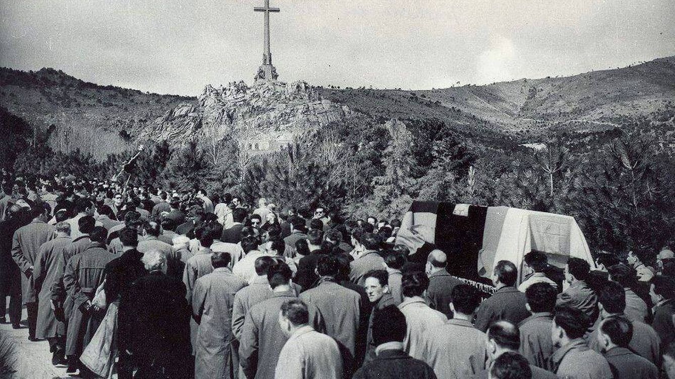 Foto: Traslado de José Antonio al Valle de los Caídos.