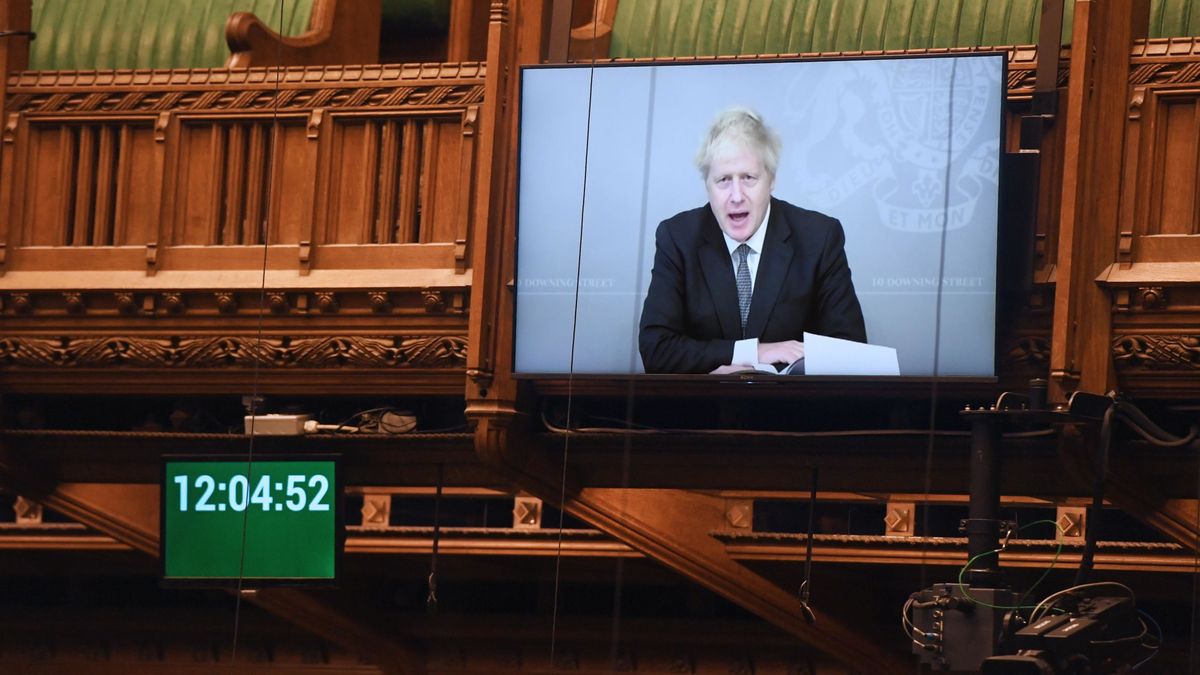 Boris Johnson no quiere ser Carlos I: así busca el 'premier' salvar su cuello político