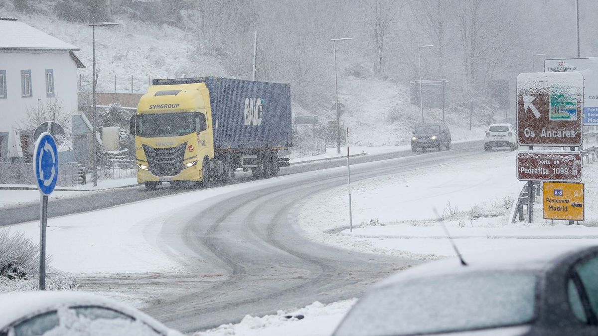 Última hora de la nieve en España: 17 carreteras de la red secundaria afectadas por la nieve