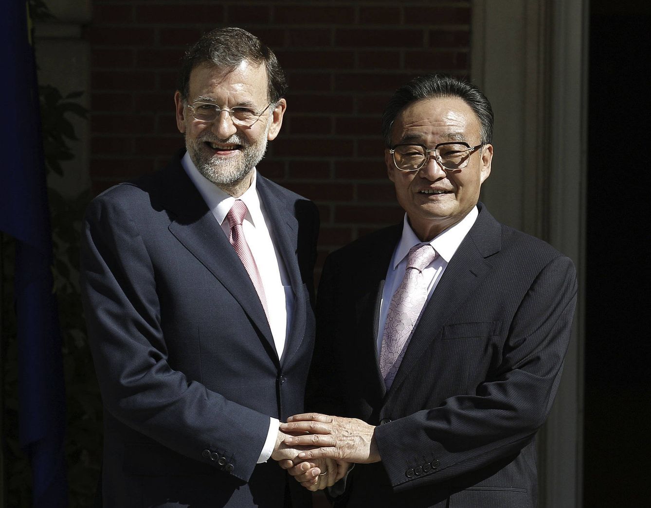 Rajoy respaldó personalmente la inversión en Langosteira. (EFE)