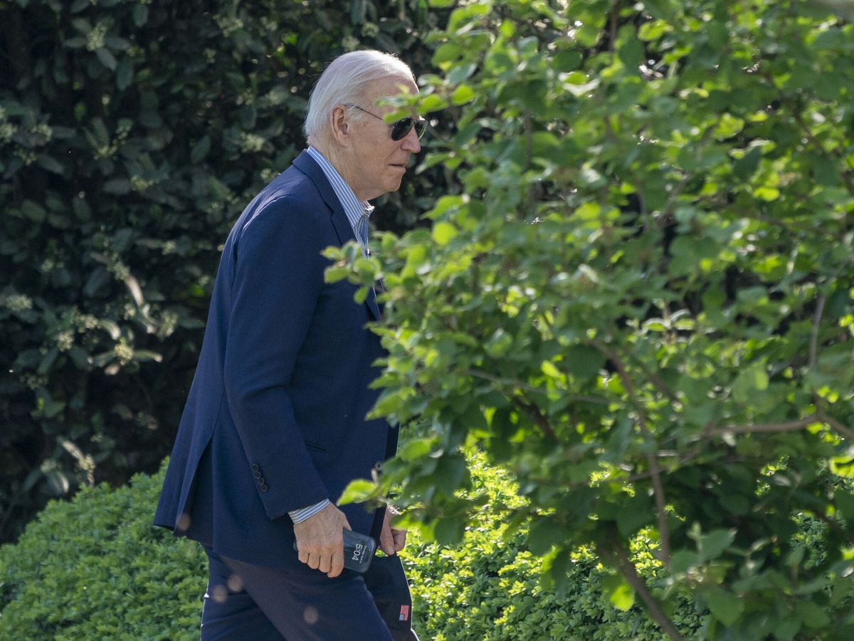 Foto: Biden, a su regreso a Washington poco antes del ataque iraní (EFE/Shawn Thew)