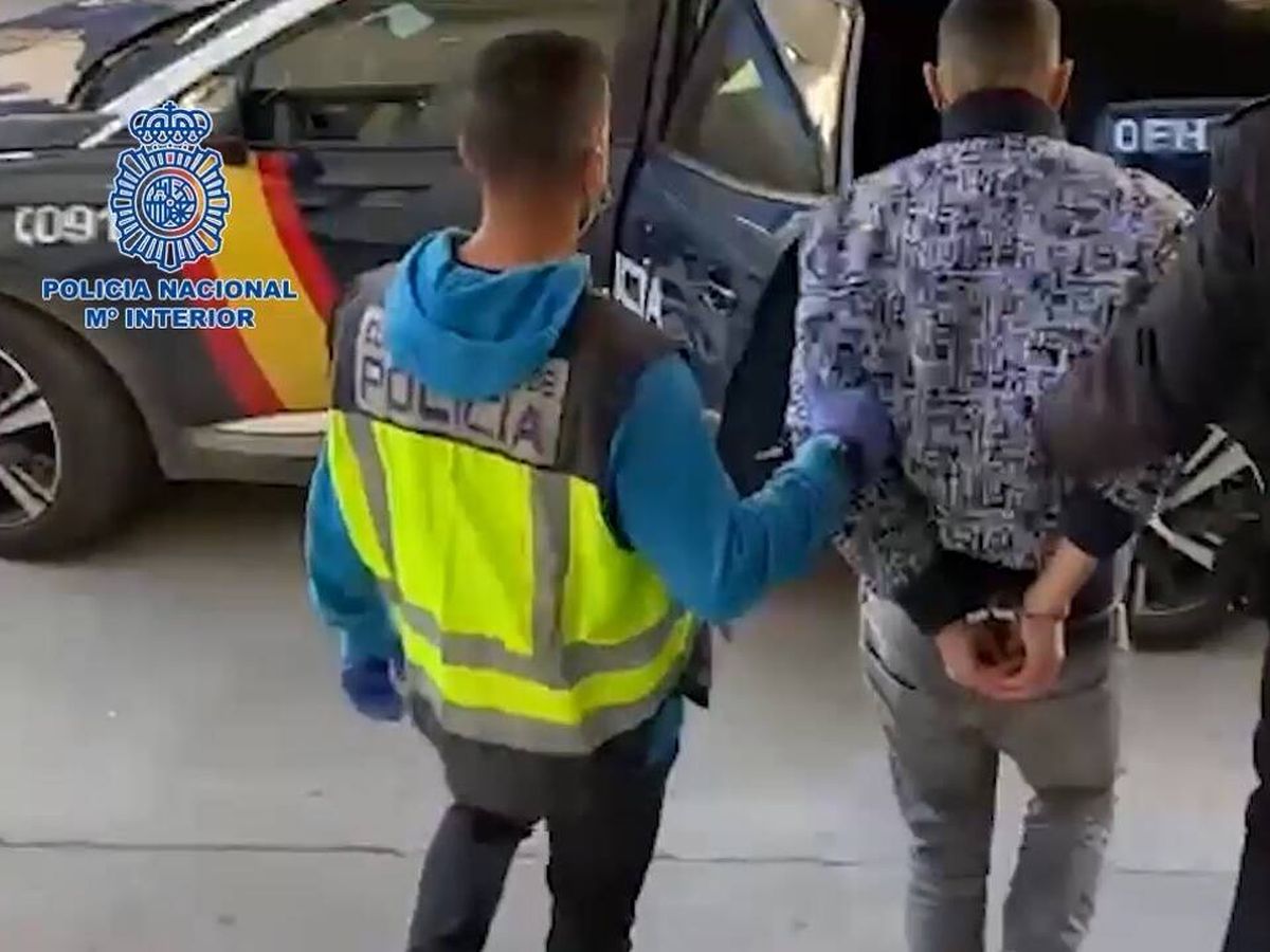Foto: Traslado del detenido. (Policía Nacional)