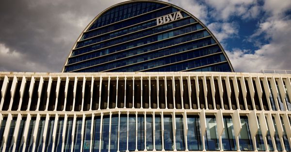 Foto: Imagen de archivo de la sede central del BBVA en Madrid. (Reuters)