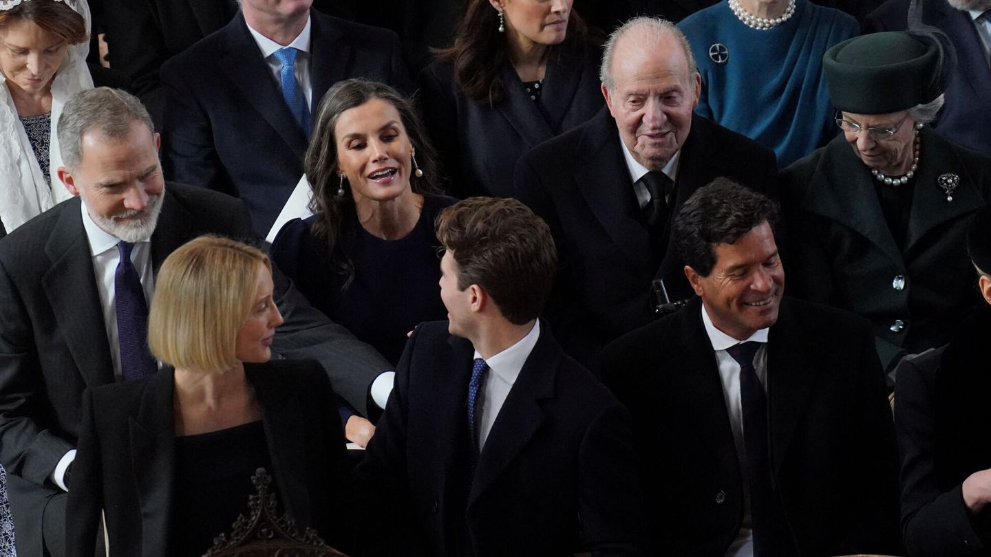 Los reyes Felipe y Letizia, Olympia y Achileas de Grecia y el rey Juan Carlos I. (Reuters/Jonathan Brady)