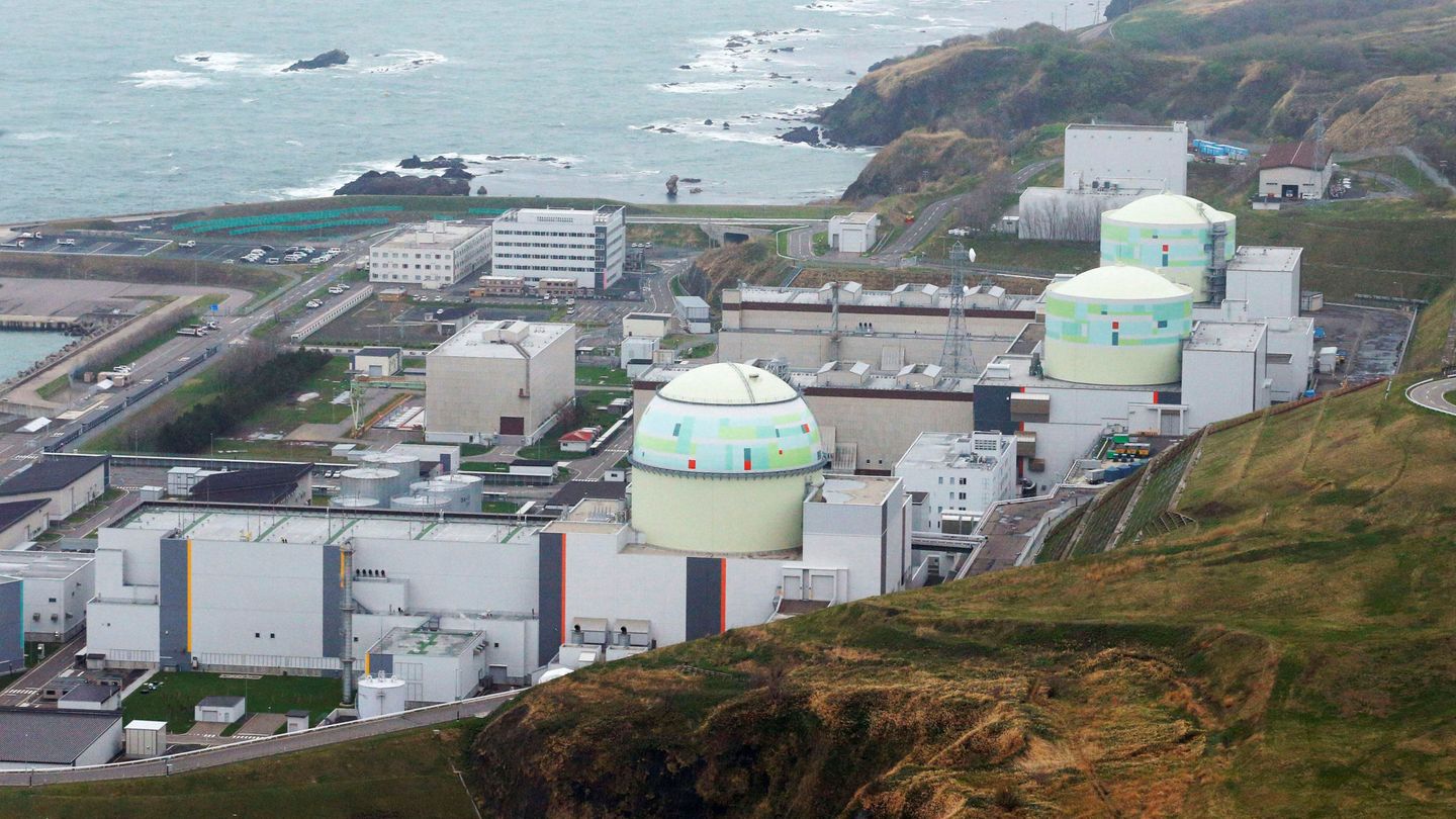 Panorámica de la central nuclear de Tomari (Reuters)