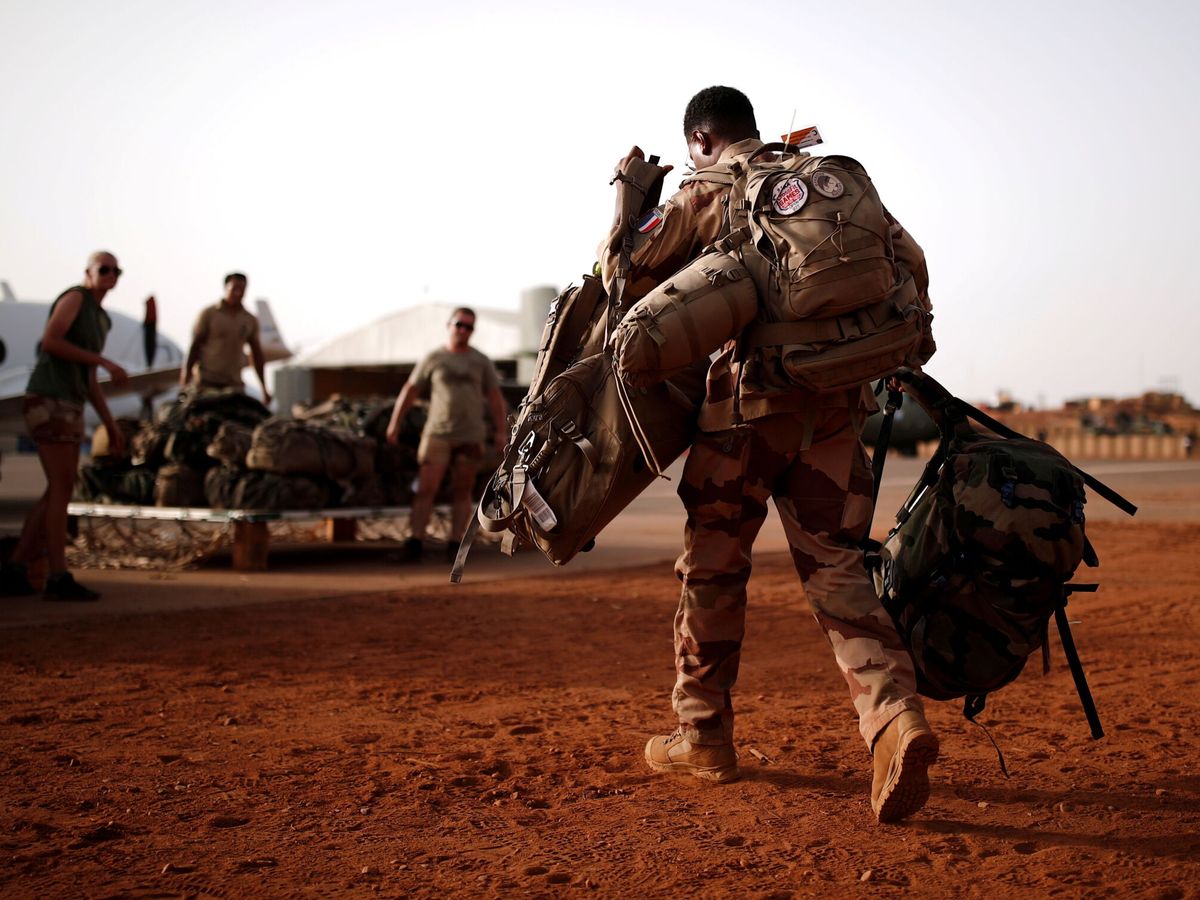 Foto: Un soldado francés abandona una misión en Mali. (Reuters/Benoit Tessier)