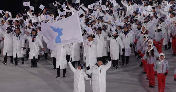 Foto: Las dos Coreas, desfilando bajo la 'bandera de la unificación'. (Reuters)