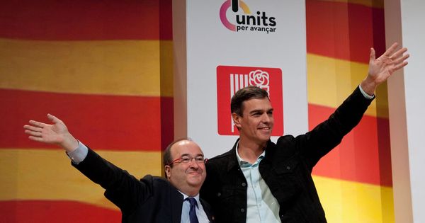 Foto: Pedro Sánchez y Miquel Iceta, este 16 de diciembre en el Palacio de Congresos de Girona. (EFE)